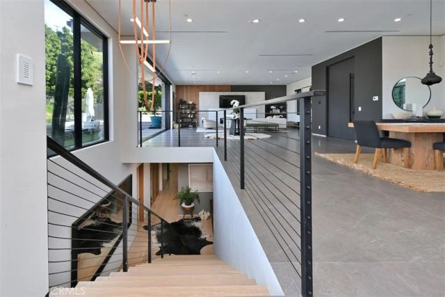 14753 Round Valley, Sherman Oaks, CA 91403