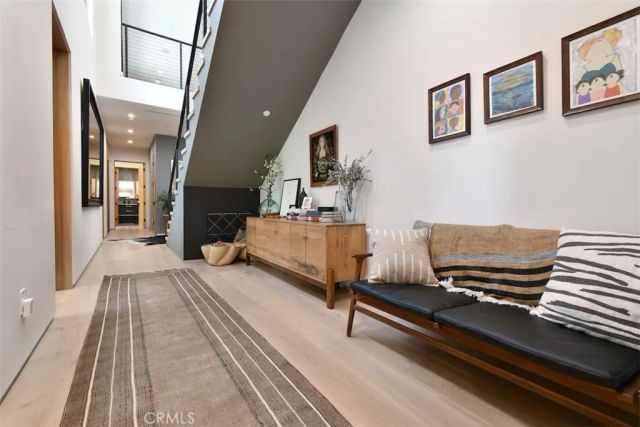 14753 Round Valley, Sherman Oaks, CA 91403
