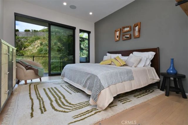 14753 Round Valley, Sherman Oaks, CA 91403