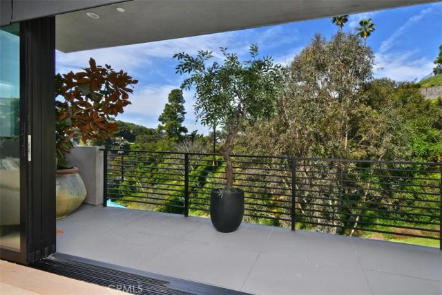 14753 Round Valley, Sherman Oaks, CA 91403