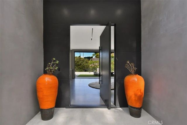 14753 Round Valley, Sherman Oaks, CA 91403