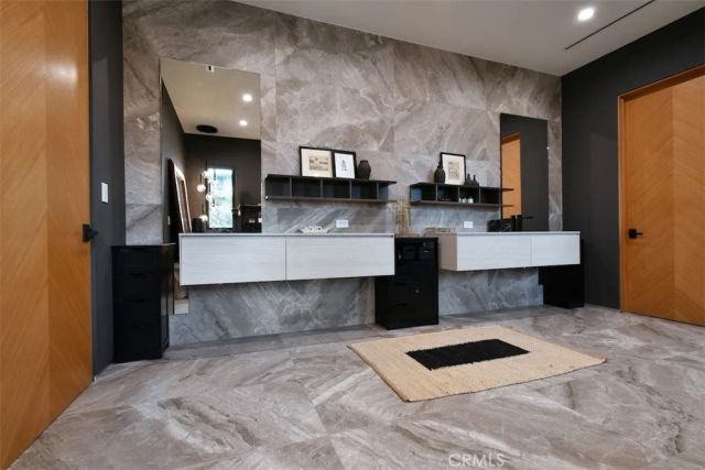 14753 Round Valley, Sherman Oaks, CA 91403