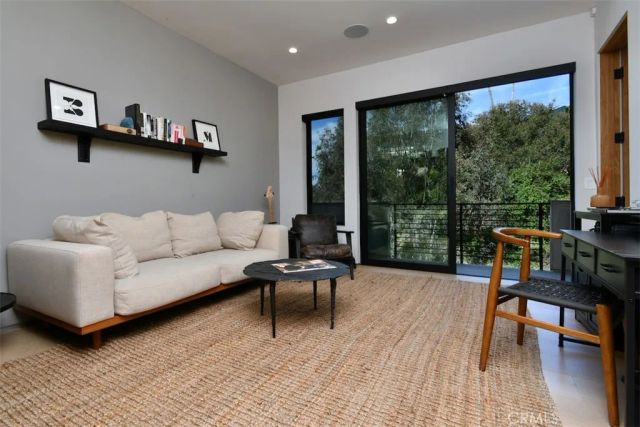 14753 Round Valley, Sherman Oaks, CA 91403