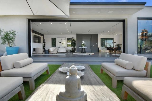 14753 Round Valley, Sherman Oaks, CA 91403