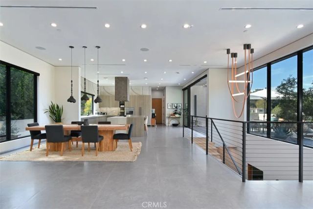 14753 Round Valley, Sherman Oaks, CA 91403