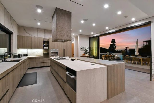 14753 Round Valley, Sherman Oaks, CA 91403