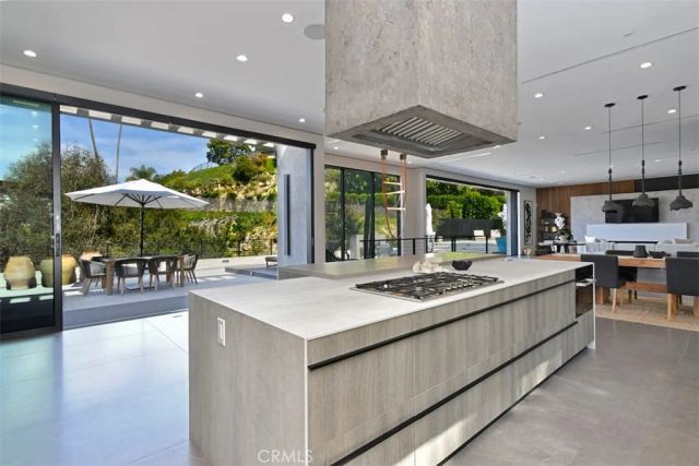 14753 Round Valley, Sherman Oaks, CA 91403