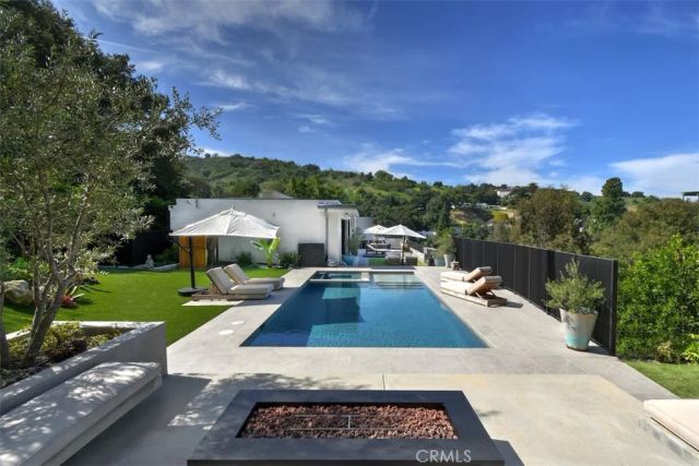 14753 Round Valley, Sherman Oaks, CA 91403