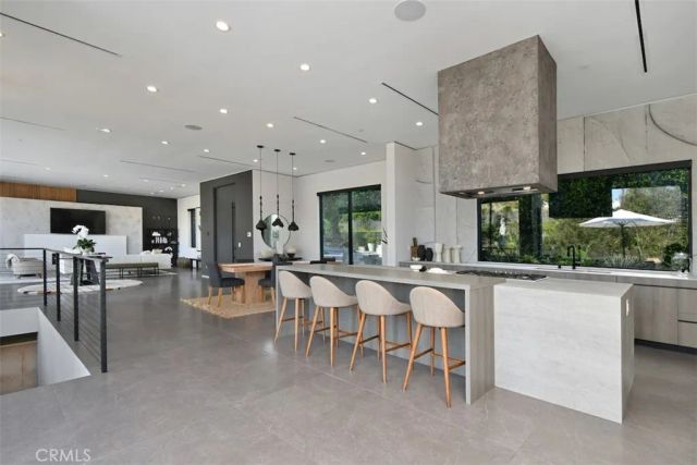 14753 Round Valley, Sherman Oaks, CA 91403