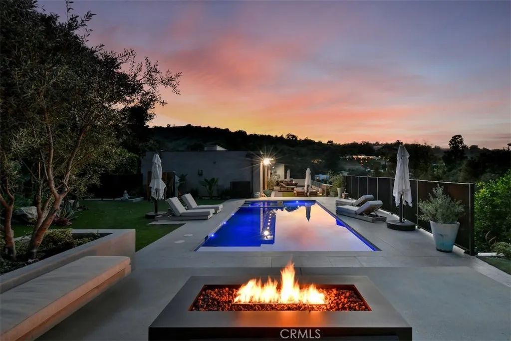 14753 Round Valley, Sherman Oaks, CA 91403