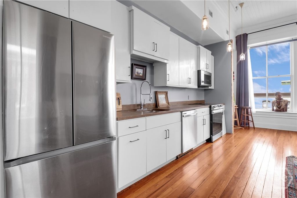 Image 21 of property listing at 101 Barnard Street 302, Savannah, GA 31401