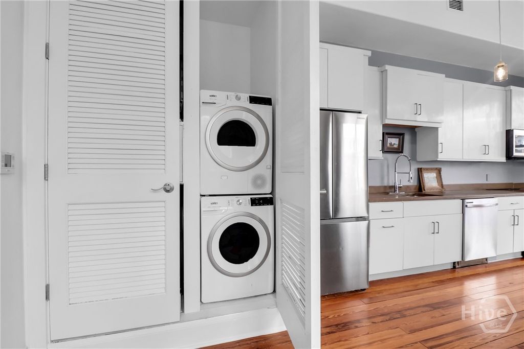 Image 22 of property listing at 101 Barnard Street 302, Savannah, GA 31401