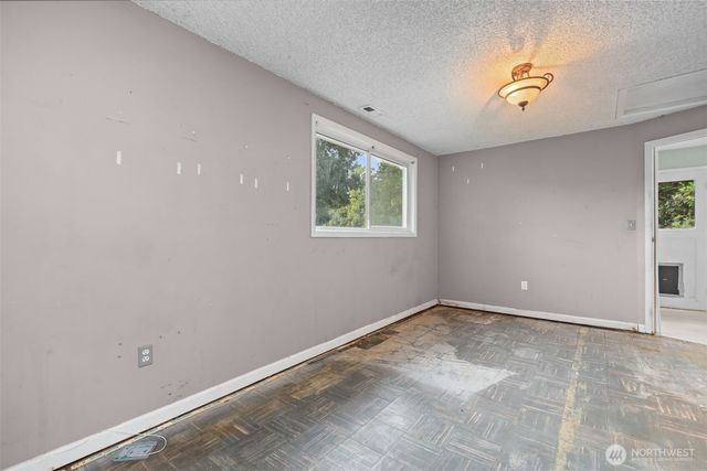 1011 NE 158th Street, Shoreline, WA 98155