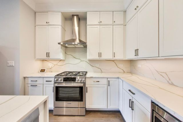 5748 N Hermitage Avenue 206, Chicago, IL 60660