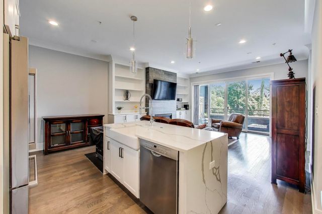 5748 N Hermitage Avenue 206, Chicago, IL 60660