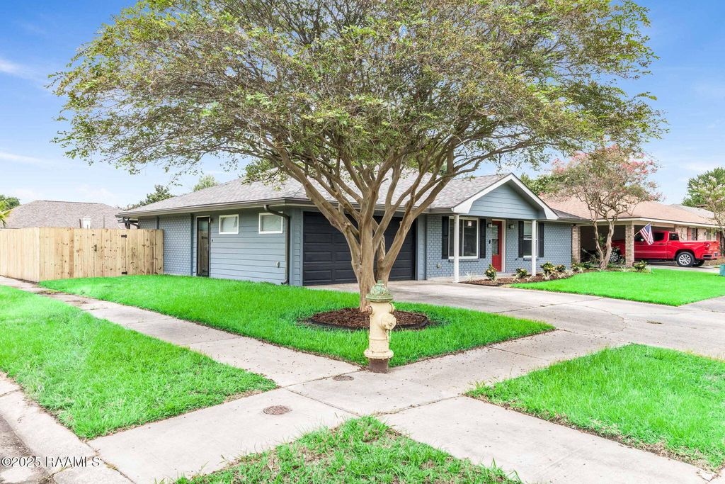 201 Saint Nicholas Drive, Lafayette, LA 70506