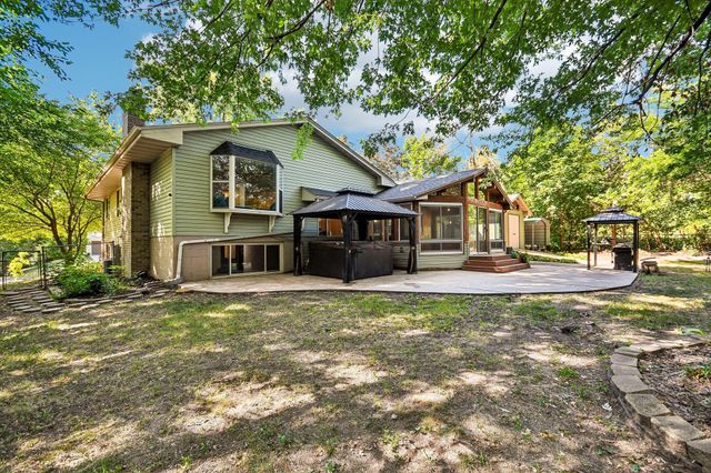 767 Eldridge Avenue E, Maplewood, MN 55117