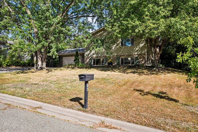 767 Eldridge Avenue E, Maplewood, MN 55117