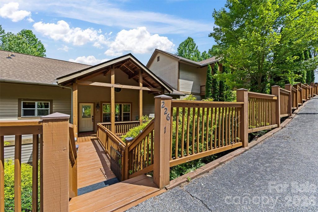226 Sawgrass Drive, Whittier, NC 28789