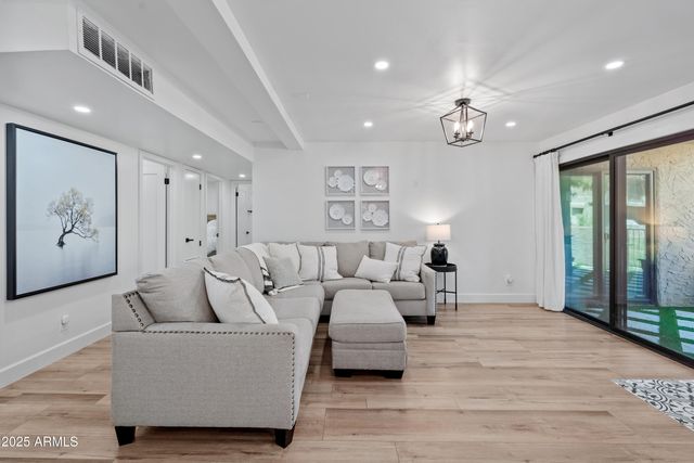 7316 N VIA CAMELLO DEL NORTE -- 101, Scottsdale, AZ 85258