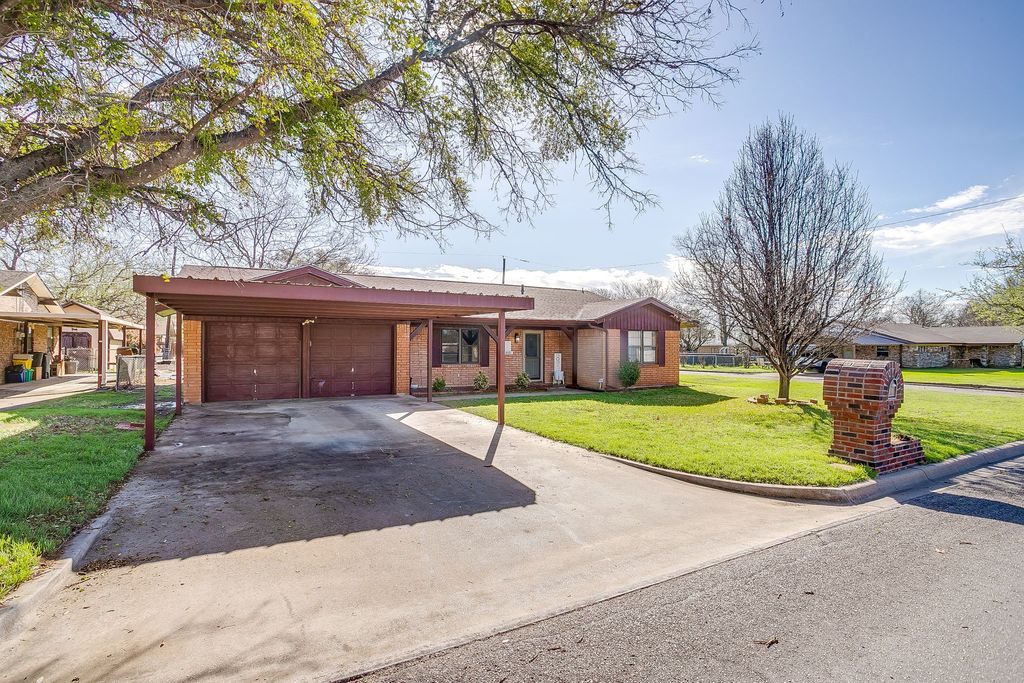 800 Brazos Drive, Mineral Wells, TX 76067