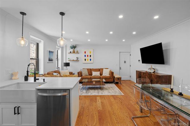 2439 38th Street c10, Astoria, NY 11103
