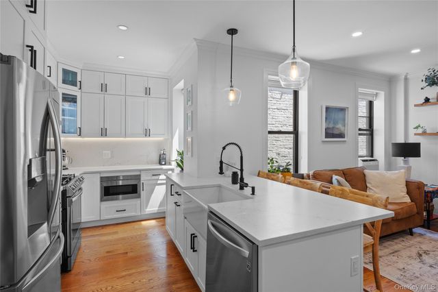 2439 38th Street c10, Astoria, NY 11103