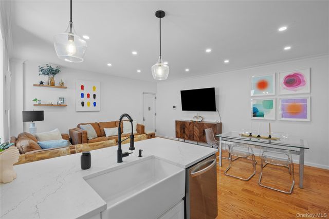 2439 38th Street c10, Astoria, NY 11103