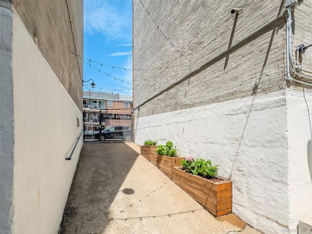 2439 38th Street c10, Astoria, NY 11103