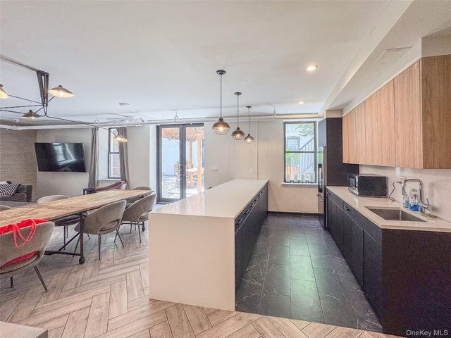 2439 38th Street c10, Astoria, NY 11103