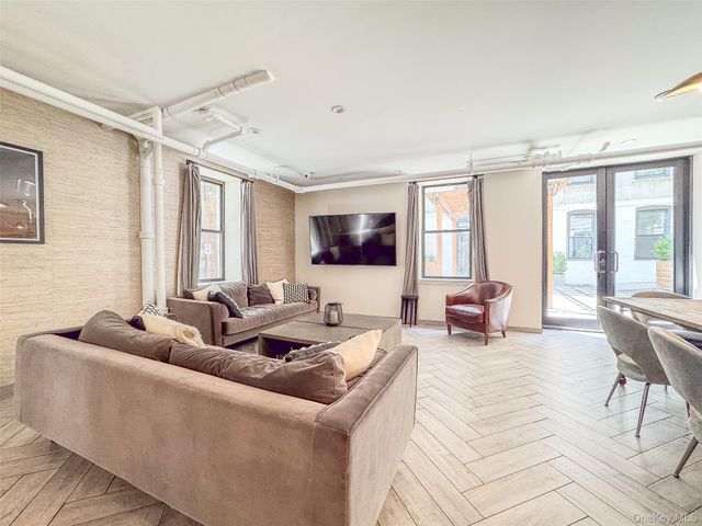 2439 38th Street c10, Astoria, NY 11103