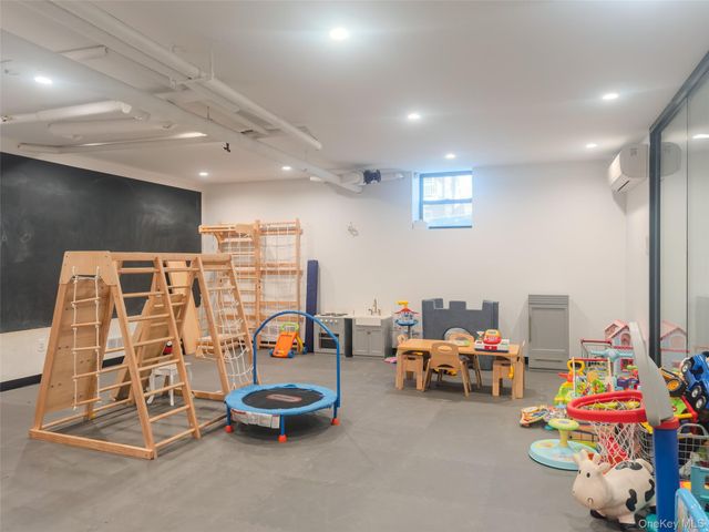 2439 38th Street c10, Astoria, NY 11103