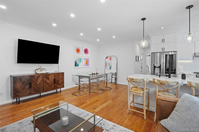 2439 38th Street c10, Astoria, NY 11103