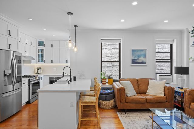 2439 38th Street c10, Astoria, NY 11103