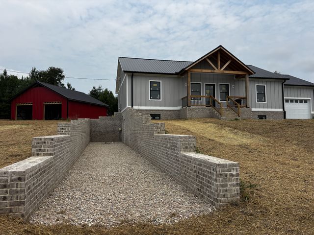 388 Buddy rd, Burns, TN 37029