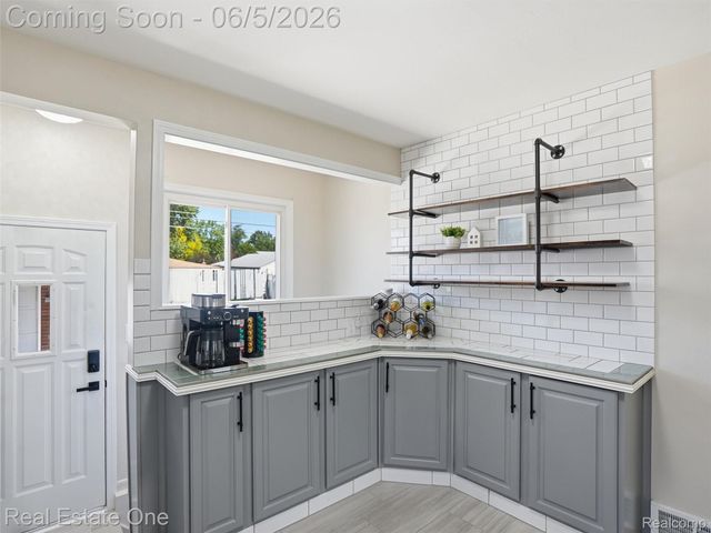 4603 E 13 Mile Road, Warren, MI 48092