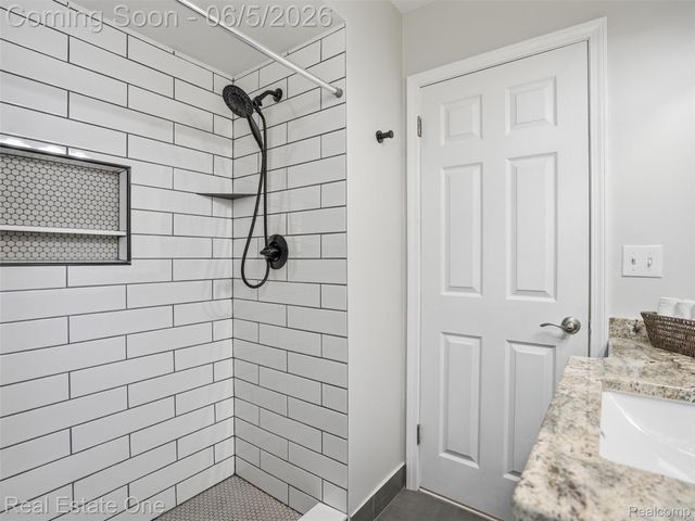 4603 E 13 Mile Road, Warren, MI 48092