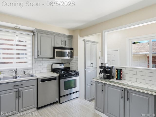 4603 E 13 Mile Road, Warren, MI 48092