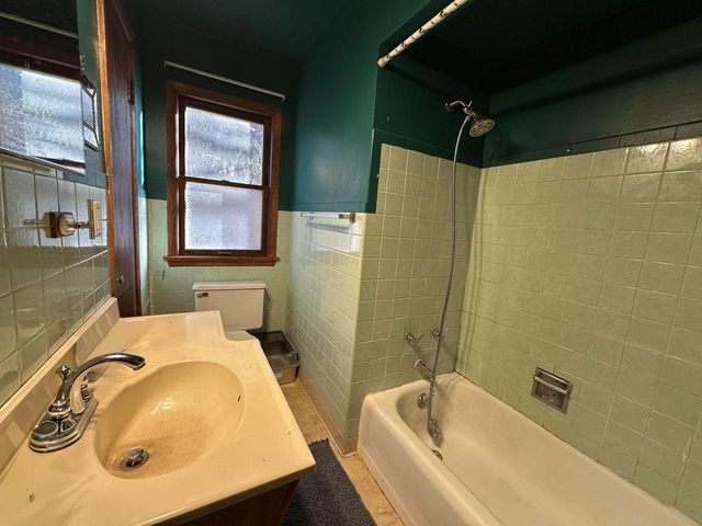 8651 N 68th STREET, Milwaukee, WI 53223