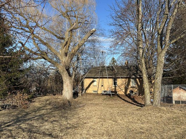 8651 N 68th STREET, Milwaukee, WI 53223