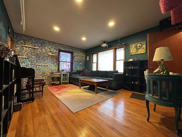 8651 N 68th STREET, Milwaukee, WI 53223