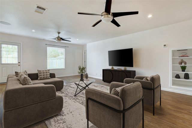 5006 Daymon CT, Hutto, TX 78634