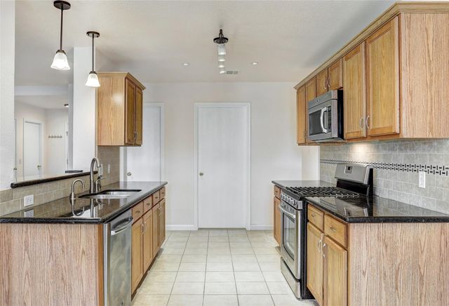 5006 Daymon CT, Hutto, TX 78634