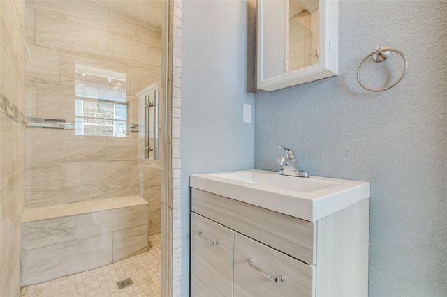 419 E 42nd Street, Houston, TX 77022