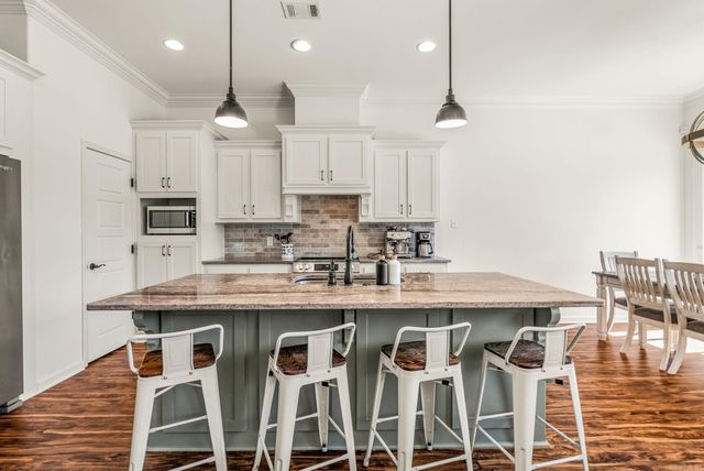 1709 Vine Maple Drive, Benton, AR 72019