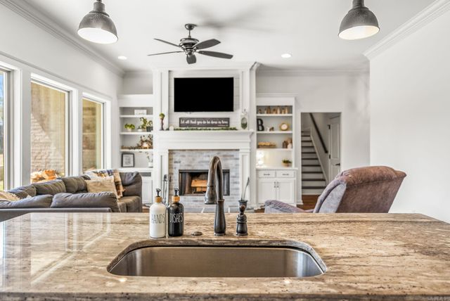 1709 Vine Maple Drive, Benton, AR 72019