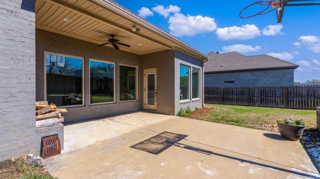 1709 Vine Maple Drive, Benton, AR 72019