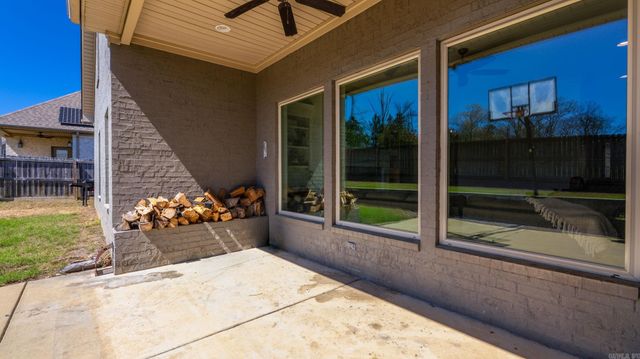 1709 Vine Maple Drive, Benton, AR 72019