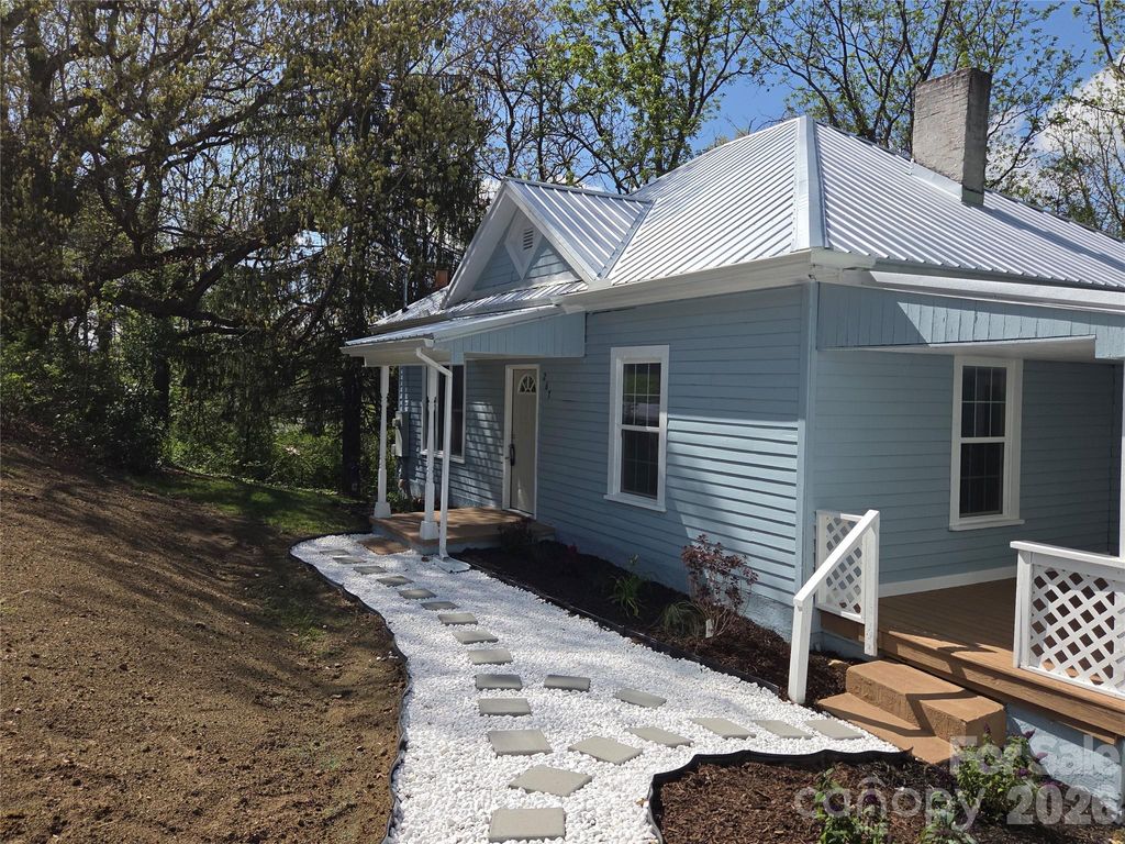 267 Beaverdam Street, Canton, NC 28716