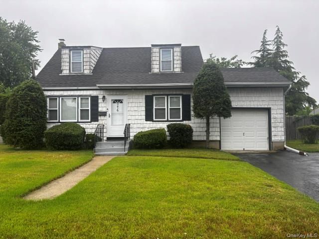 216 Bergen Court, Copiague, NY 11726